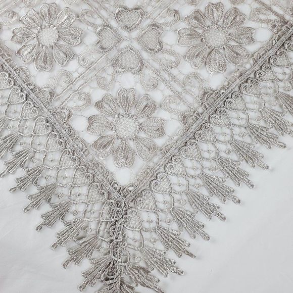 Embroidery Lace Tablecloth - Picture 2 of 5